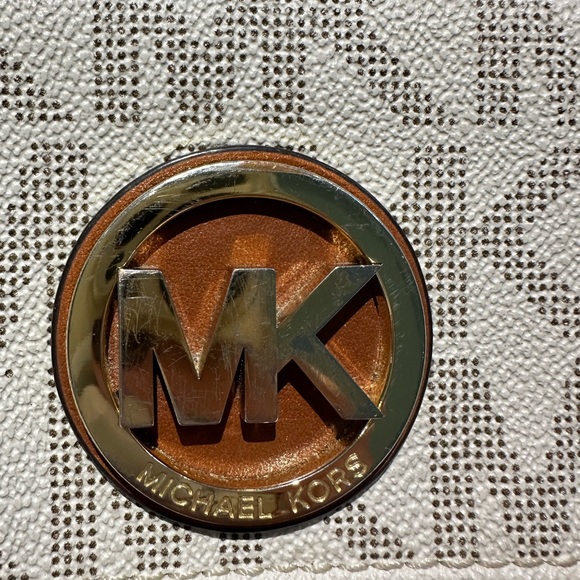 Michael Kors Wallet - Picture 2 of 11